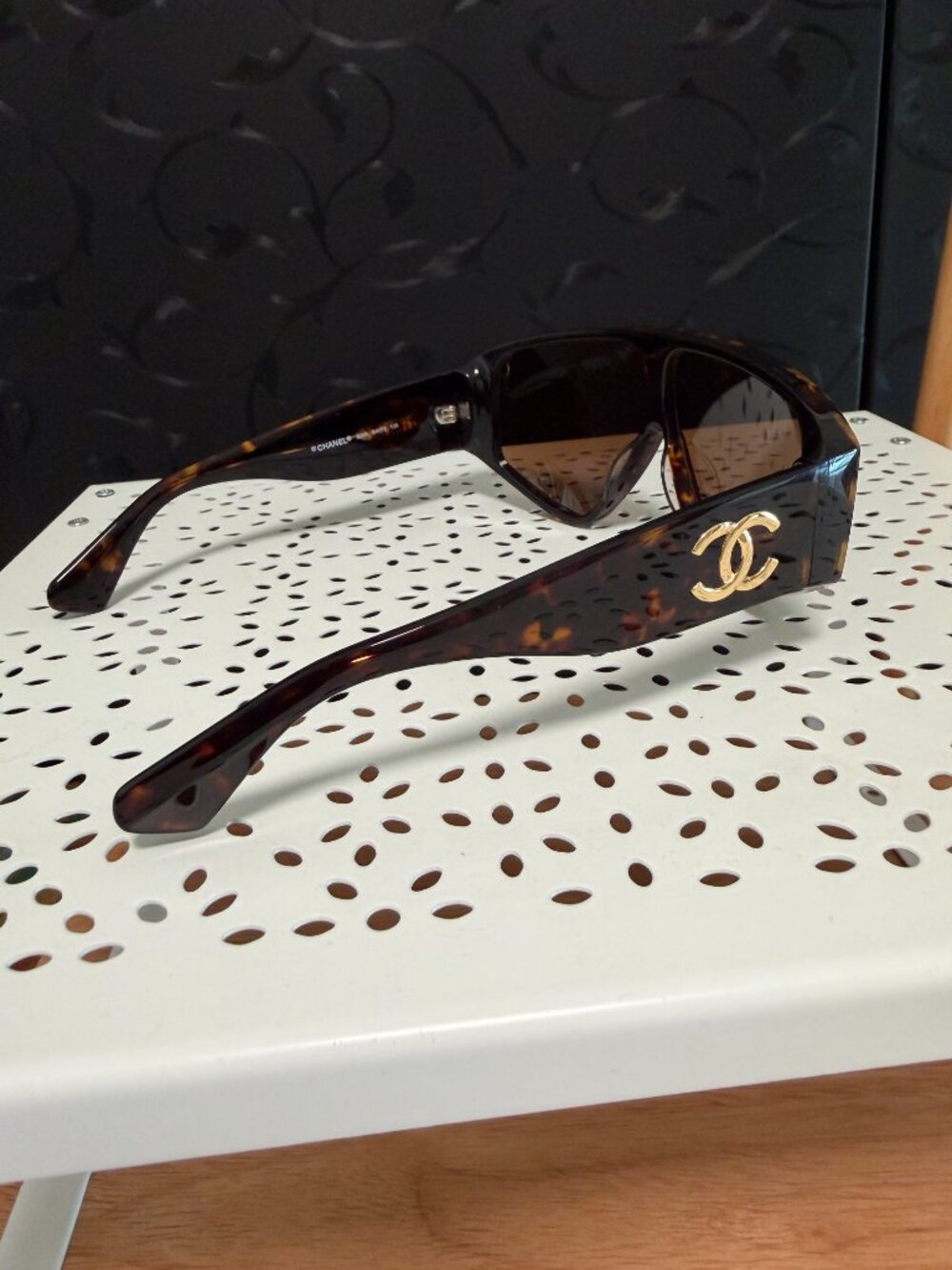 ✅Auth✅ CHANEL Tortoise Shield Sunglasses Gold CC Medallion Logo - Picture 8 of 11